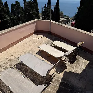 https://porta-messina-rooms.taorminaitalyhotels.com