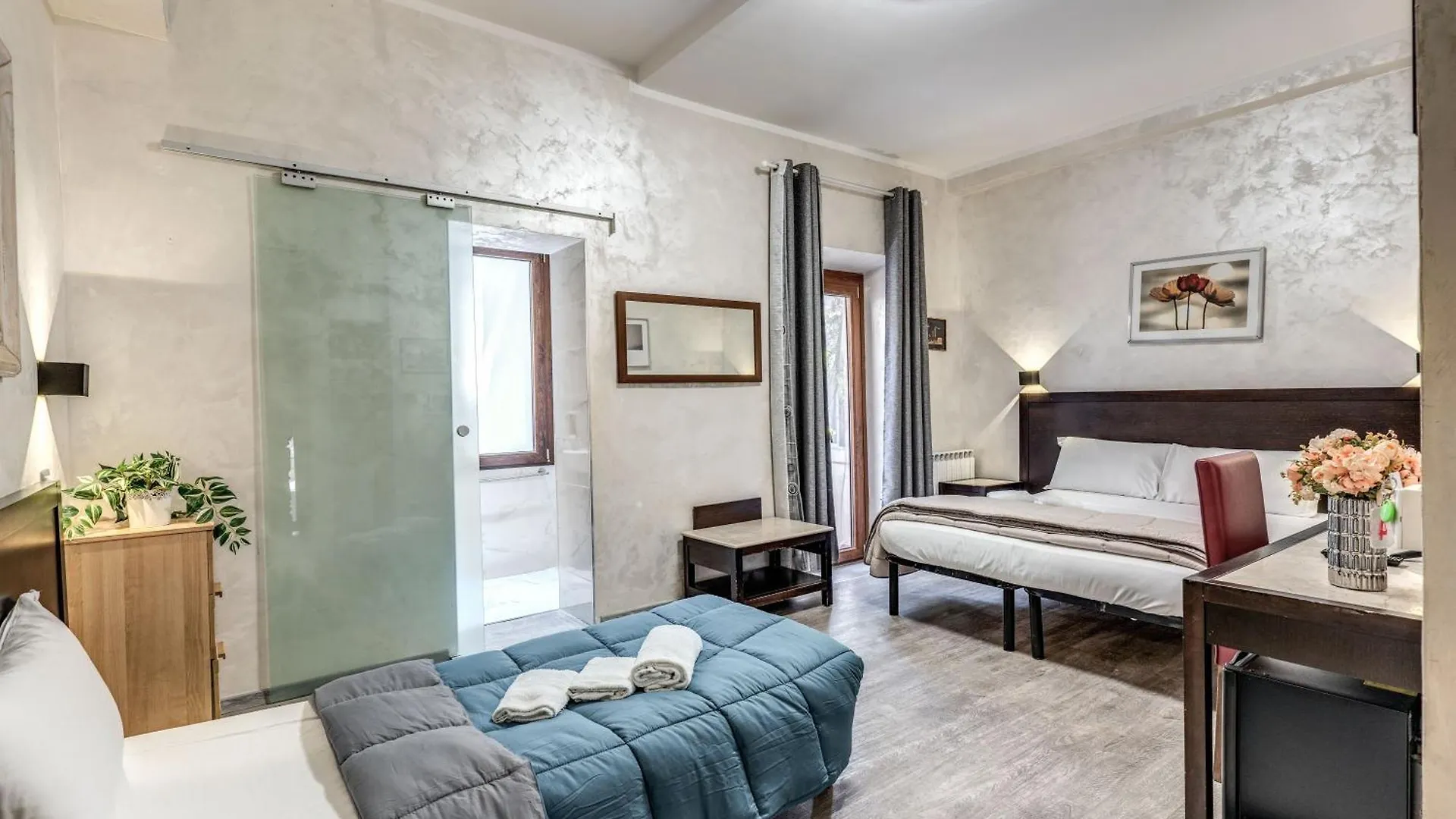 Hotel Family House Roma 0*,
