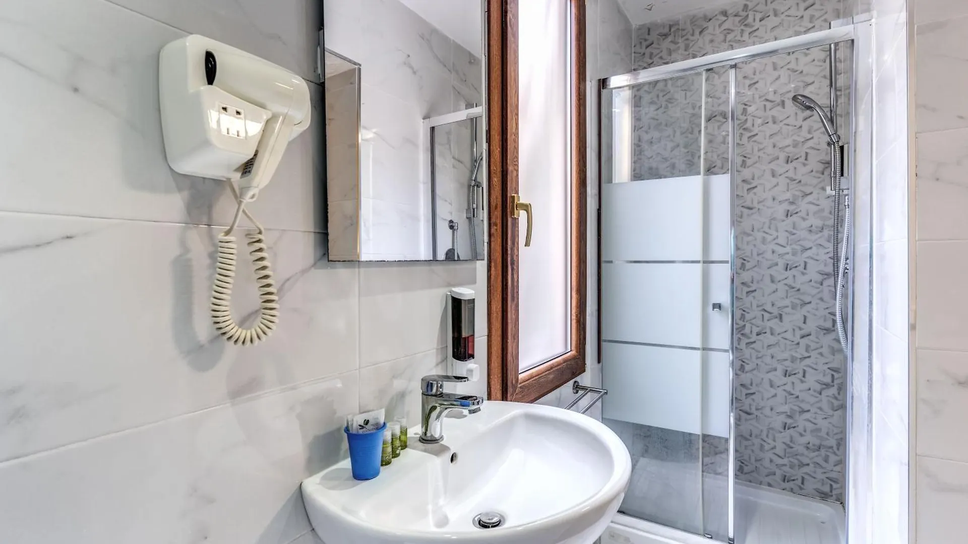 Hotel Family House Roma 0*,