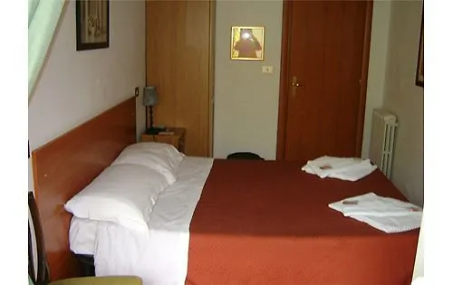 Hotel Family House Roma İtalya